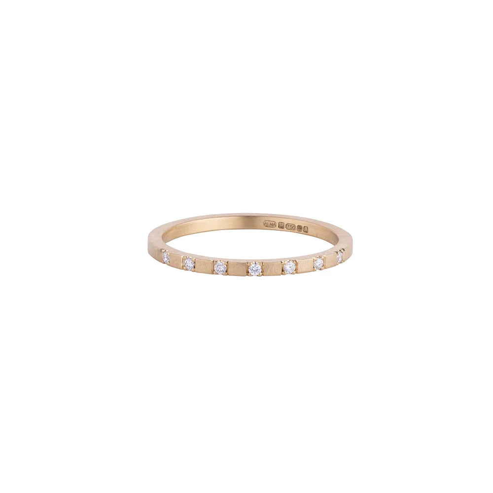 diamond eternity ring I - 18ct gold and diamond ring