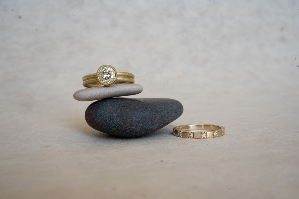 eternity ring II - 18ct gold and brilliant-cut diamonds