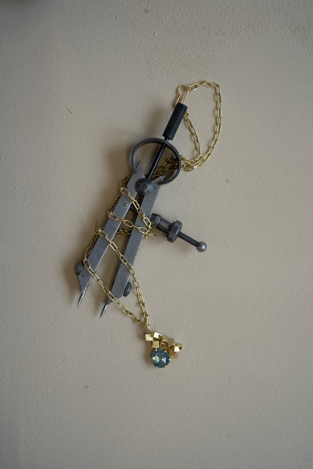 OOAK Sapphire Cluster Pendant - 18ct yellow gold with a one-of-a-kind sapphire