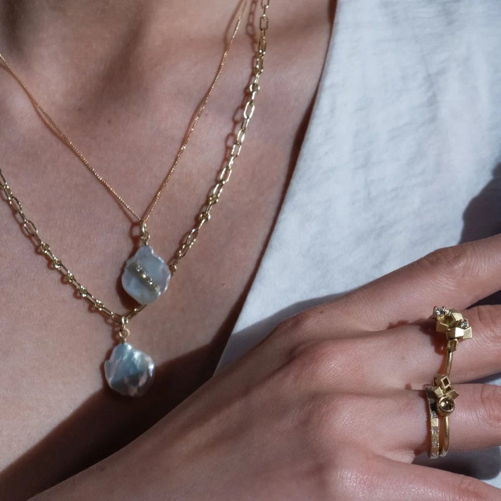 Venus Pendant - 18ct gold and keshi pearl necklace