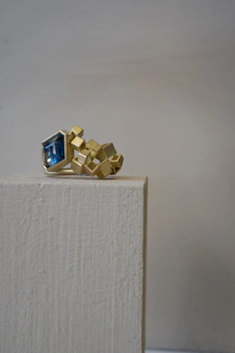 Kite Cluster Ring - 18ct gold and 2.11ct Montana Sapphire