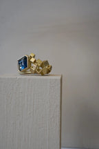 Kite Cluster Ring - 18ct gold and 2.11ct Montana Sapphire