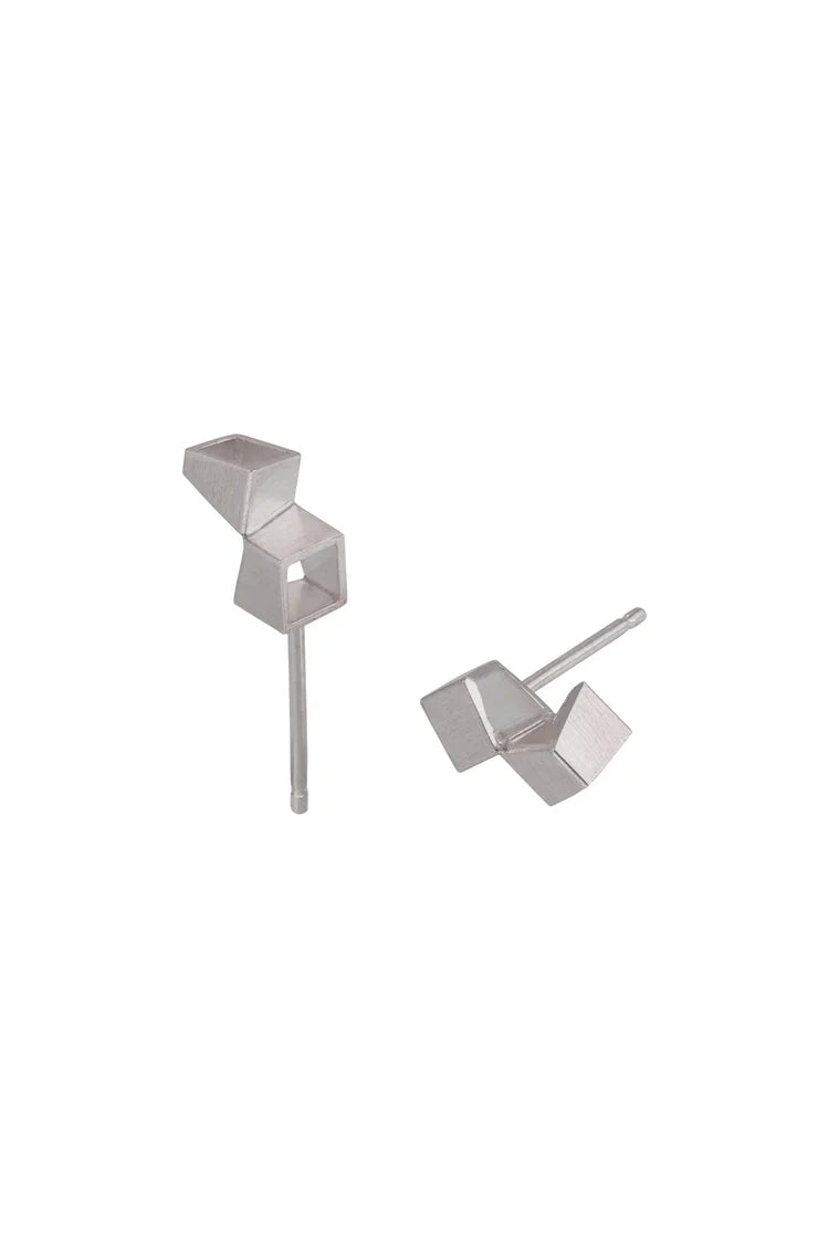 classic square studs - 18ct gold earrings