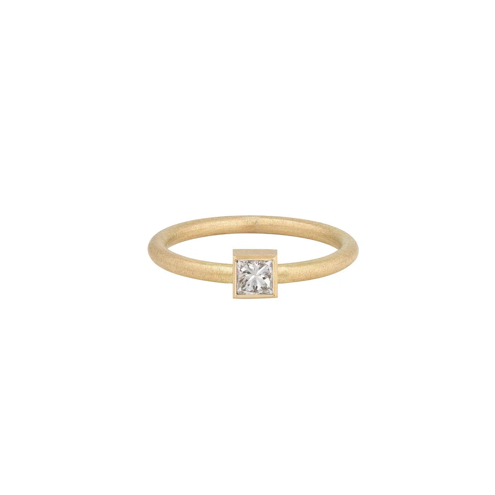 classic solitaire engagement ring - 18ct gold and 0.23ct diamond