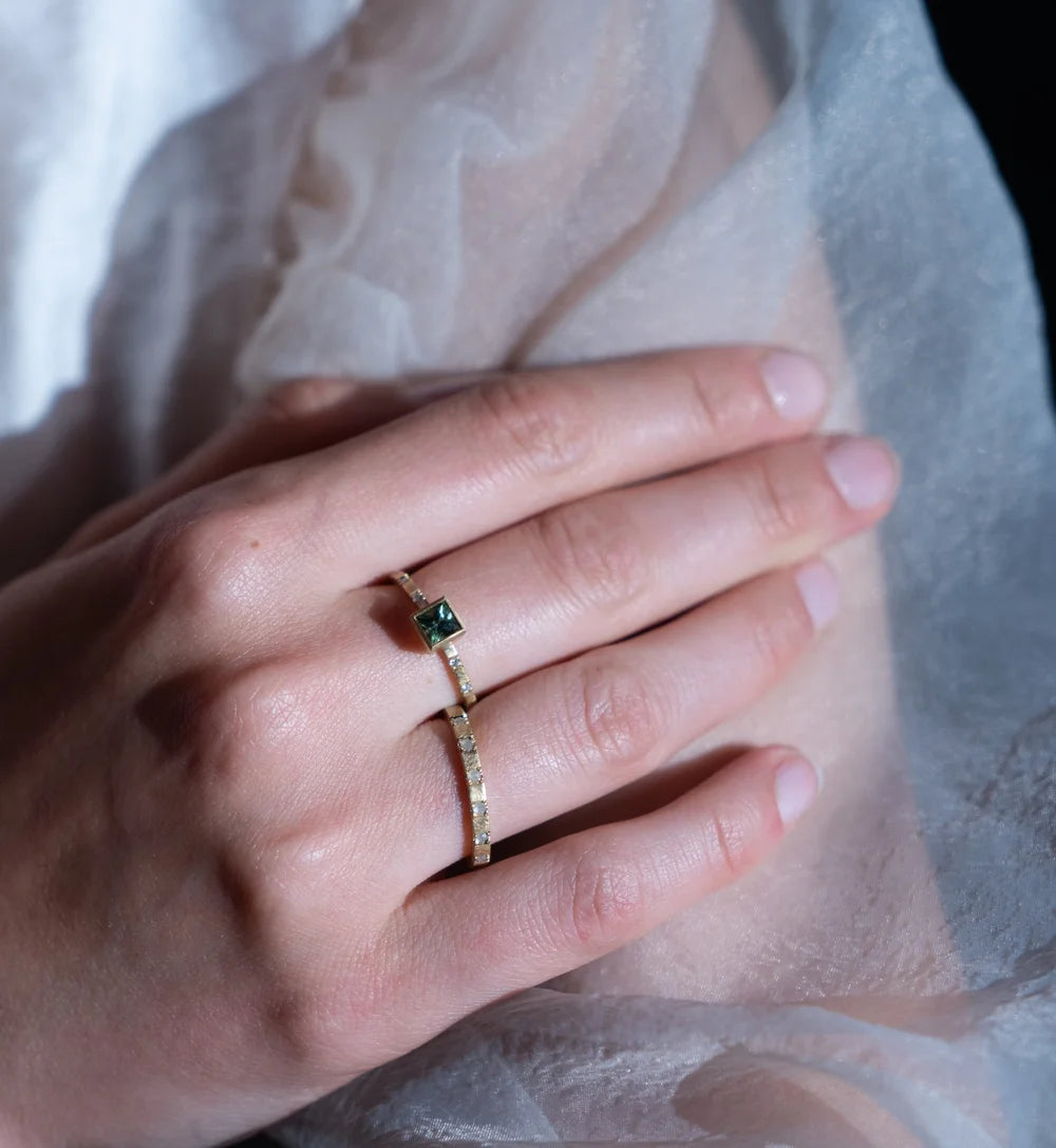 eternity ring II - 18ct yellow gold and sapphire ring