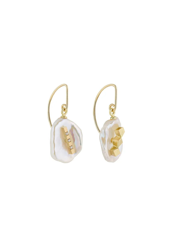 (Birth of) Venus earrings - 18ct gold and keshi pearl earrings