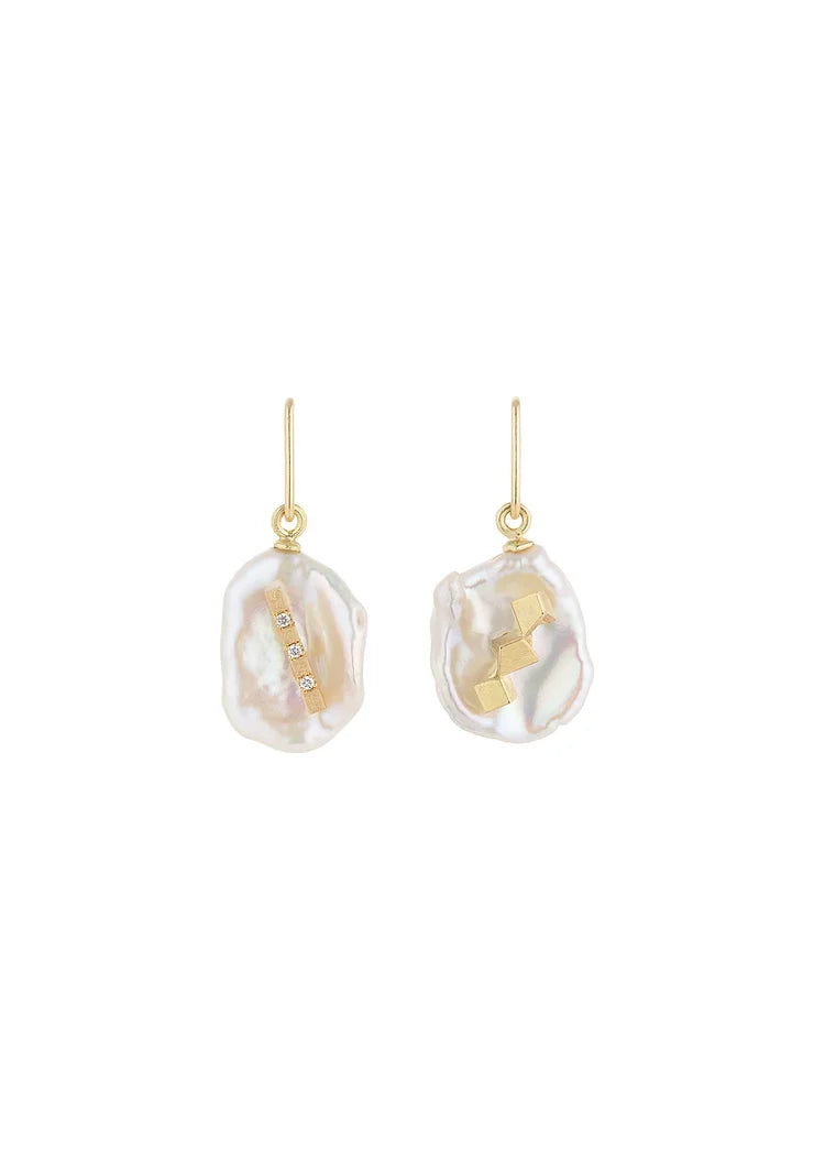 (Birth of) Venus earrings - 18ct gold and keshi pearl earrings